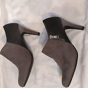 DEXFLEX COMFORT Grey Mix Media Heeled Ankle Booties Women's Size 6 1/2